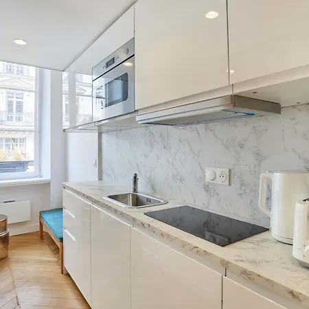 Charming - Louvre & Palais Royal Париж